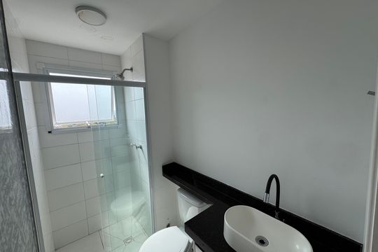 Banheiro de apartamento à venda com 2 quartos, 49m² em Padroeira, Osasco