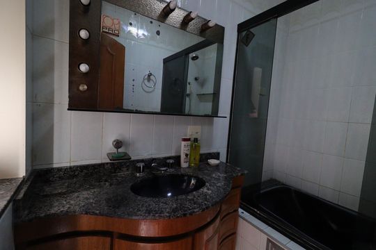 Banheiro da Suíte 2 de casa à venda com 5 quartos, 282m² em Vila Campo Grande, São Paulo