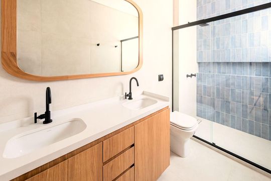 Banheiro de apartamento à venda com 2 quartos, 50m² em Ipanema, Rio de Janeiro