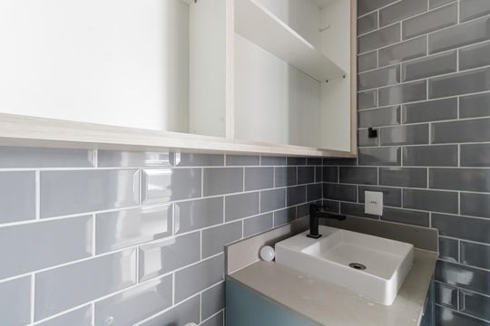 Banheiro de kitnet/studio para alugar com 1 quarto, 25m² em Vila Nova Conceição, São Paulo