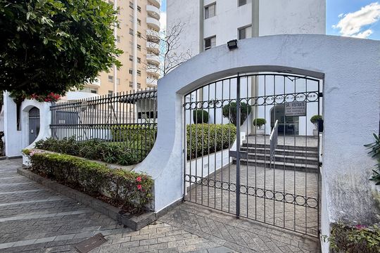 Fachada  de apartamento à venda com 3 quartos, 85m² em Campo Belo, São Paulo