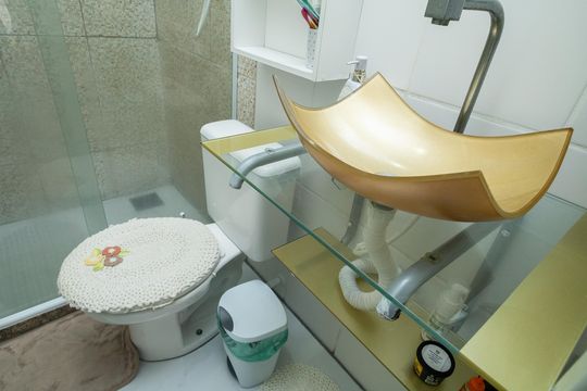 Banheiro de casa de condomínio à venda com 2 quartos, 52m² em Campo Grande, Rio de Janeiro