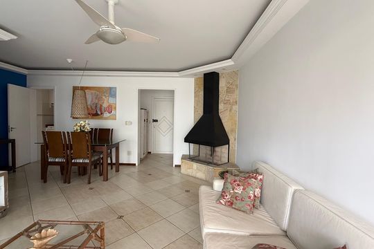 Sala de apartamento para alugar com 2 quartos, 110m² em Balneario Guarujá, Guarujá