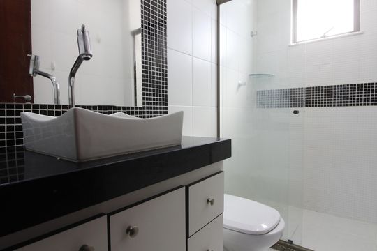 Banheiro da Suíte de apartamento para alugar com 3 quartos, 112m² em Braga, Cabo Frio