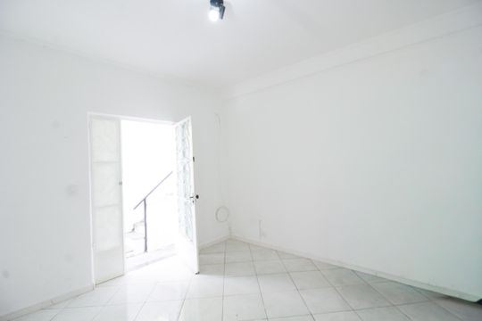 Sala de casa para alugar com 1 quarto, 71m² em Vila Mangalot, São Paulo