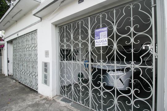 Fachada de casa para alugar com 1 quarto, 71m² em Vila Mangalot, São Paulo