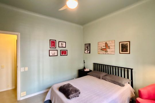 Apartamento à venda com 2 quartos, 75m² em Leme, Rio de Janeiro