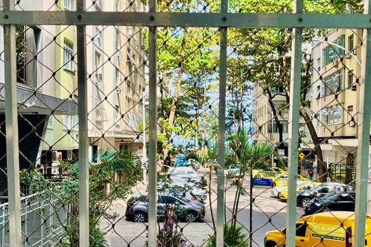 Apartamento à venda com 2 quartos, 75m² em Leme, Rio de Janeiro
