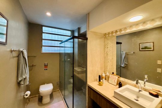 Apartamento à venda com 2 quartos, 75m² em Leme, Rio de Janeiro