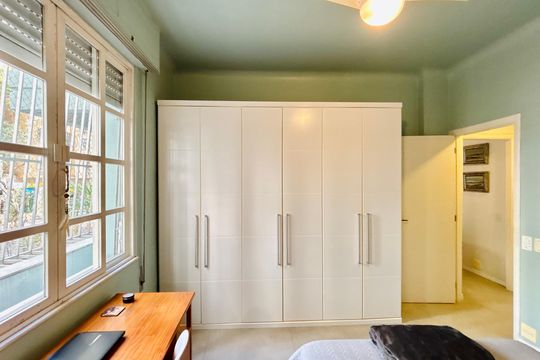 Apartamento à venda com 2 quartos, 75m² em Leme, Rio de Janeiro