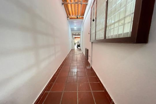 Corredor lateral de casa à venda com 4 quartos, 132m² em Jardim Esmeralda, São Paulo