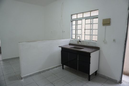 Sala/Cozinha de casa para alugar com 1 quarto, 48m² em Vila Chabilandia, São Paulo