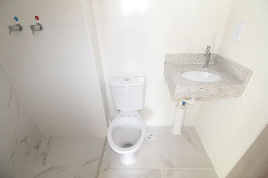 Banheiro de apartamento para alugar com 2 quartos, 36m² em Parque dos Ipes, São José dos Campos