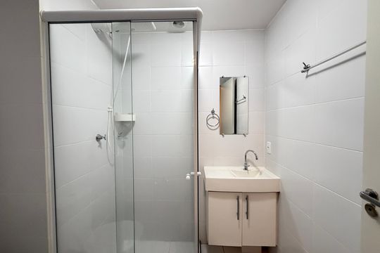 Banheiro de kitnet/studio para alugar com 1 quarto, 29m² em Mooca, São Paulo