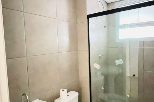 Banheiro de apartamento para alugar com 2 quartos, 45m² em Jardim Sao Luiz, Embu das Artes