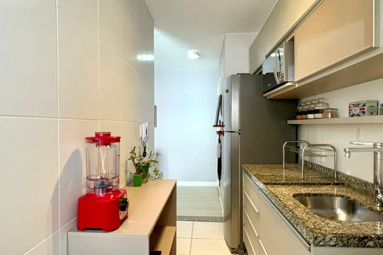 Cozinha de apartamento à venda com 2 quartos, 60m² em Alto de Pinheiros, São Paulo
