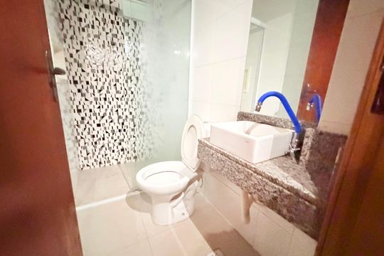 Banheiro  de apartamento para alugar com 1 quarto, 31m² em Parque Maria Helena, São Paulo