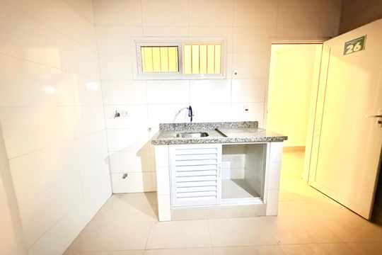 Cozinha  de apartamento para alugar com 1 quarto, 31m² em Parque Maria Helena, São Paulo