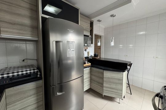 Cozinha de casa de condomínio à venda com 2 quartos, 65m² em Santa Maria, Osasco