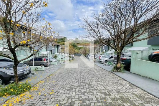 Área comum de casa de condomínio à venda com 2 quartos, 65m² em Santa Maria, Osasco