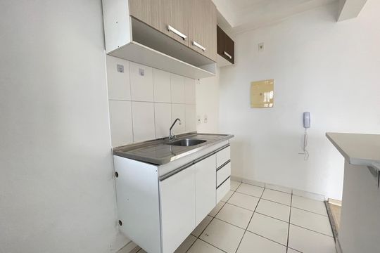Cozinha de apartamento para alugar com 2 quartos, 55m² em Vila Butantã, São Paulo