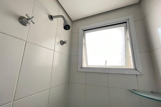 Banheiro de apartamento para alugar com 2 quartos, 55m² em Vila Butantã, São Paulo