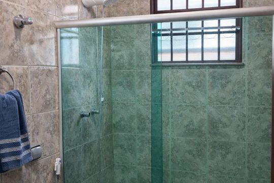 Banheiro de casa à venda com 4 quartos, 485m² em Linda Vista, Contagem