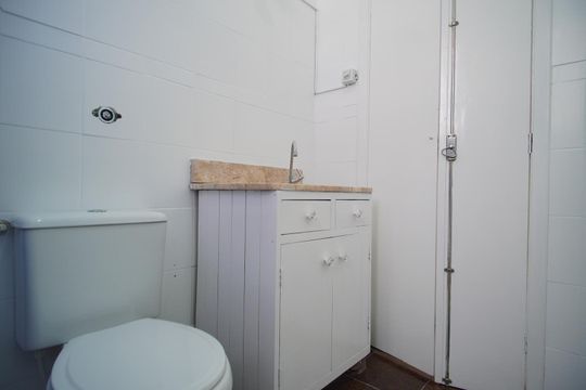Banheiro Corredor de apartamento à venda com 2 quartos, 74m² em Rio Branco, Porto Alegre