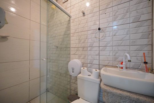 Banheiro de casa para alugar com 1 quarto, 80m² em Ceniro Martins, São José