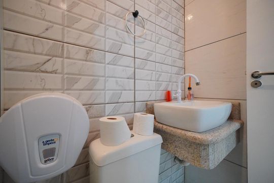 Banheiro de casa para alugar com 1 quarto, 80m² em Ceniro Martins, São José