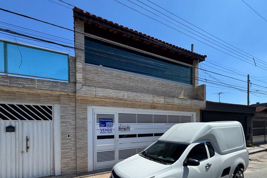 Fachada de casa à venda com 3 quartos, 185m² em Jardim Valdibia, São Bernardo do Campo