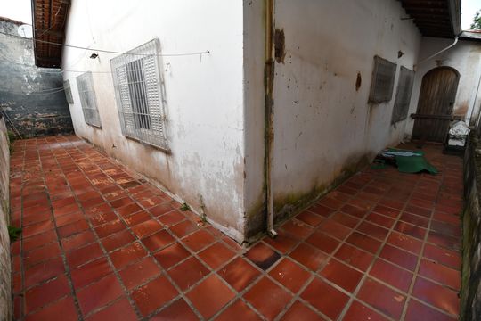 Corredor de casa à venda com 3 quartos, 282m² em Parque São Quirino, Campinas
