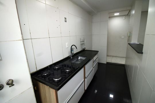 Cozinha de apartamento à venda com 2 quartos, 57m² em Parada de Lucas, Rio de Janeiro