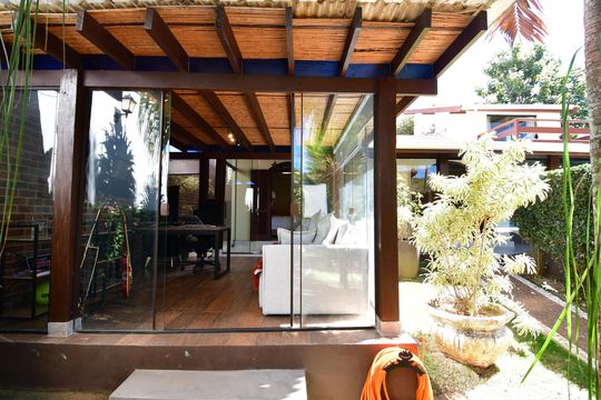 Sala de casa de condomínio à venda com 3 quartos, 200m² em Loteamento Caminhos de San Conrado (sousas), Campinas