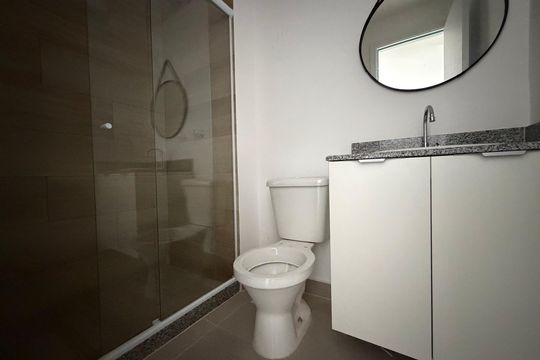 Banheiro de apartamento para alugar com 1 quarto, 40m² em Taquara, Rio de Janeiro