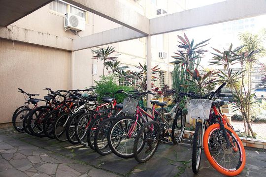 Área Comum - Bicicletário de apartamento para alugar com 1 quarto, 50m² em Santana, Porto Alegre