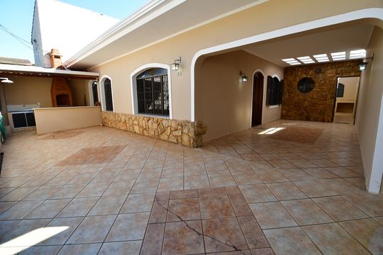 Garagem de casa para alugar com 4 quartos, 200m² em Jardim Presidente Wenceslau, Campinas