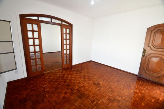 Sala de casa para alugar com 4 quartos, 200m² em Jardim Presidente Wenceslau, Campinas