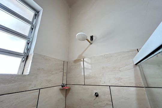 Banheiro de casa para alugar com 2 quartos, 67m² em Jacaré, Rio de Janeiro