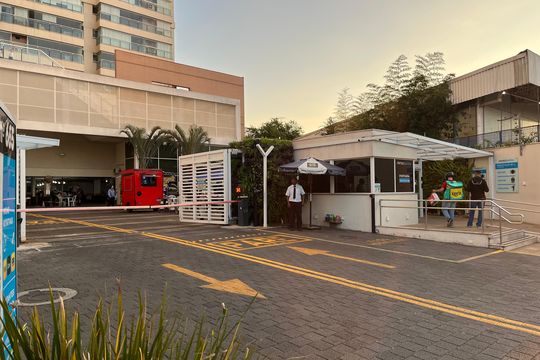 Fachada do Prédio de apartamento para alugar com 3 quartos, 145m² em Barra Funda, São Paulo