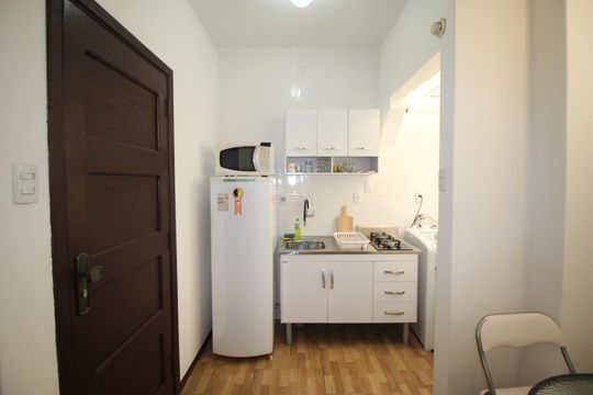 Sala de apartamento para alugar com 1 quarto, 30m² em Petrópolis, Porto Alegre