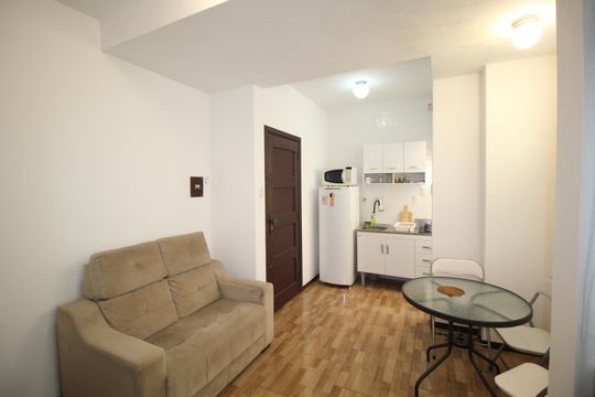 Sala de apartamento para alugar com 1 quarto, 30m² em Petrópolis, Porto Alegre