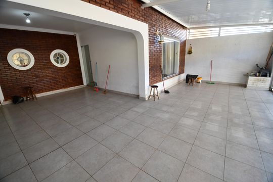 Garagem de casa à venda com 5 quartos, 199m² em Parque Anhumas, Campinas