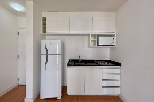 Cozinha de apartamento para alugar com 1 quarto, 35m² em Jardim das Acacias, São Paulo