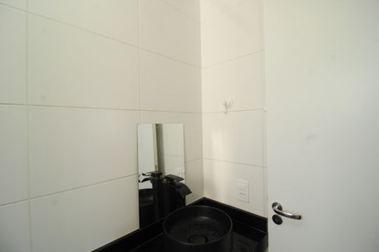 Banheiro de apartamento para alugar com 2 quartos, 41m² em Vila Zat, São Paulo