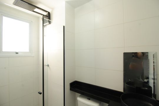 Banheiro de apartamento para alugar com 2 quartos, 41m² em Vila Zat, São Paulo