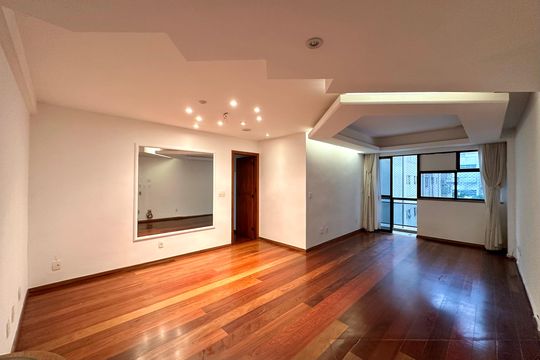 Apartamento para alugar com 3 quartos, 126m² em Humaitá, Rio de Janeiro