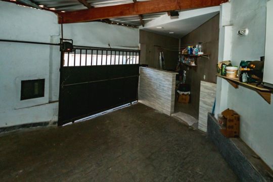 Garagem de casa à venda com 1 quarto, 396m² em Jaraguá , Belo Horizonte