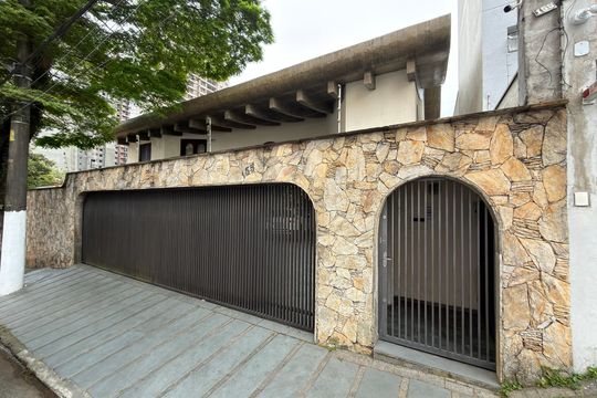 Fachada de casa à venda com 4 quartos, 586m² em Nova Petrópolis, São Bernardo do Campo