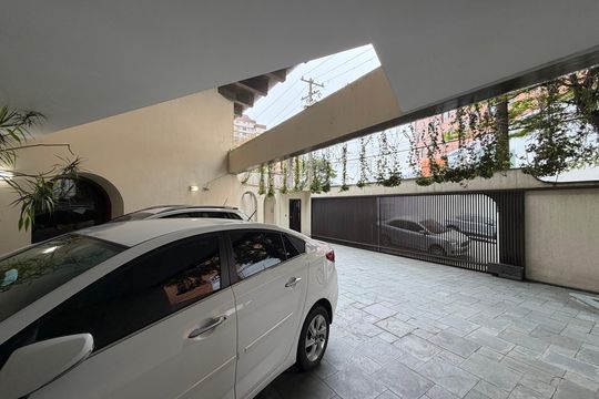 Garagem de casa à venda com 4 quartos, 586m² em Nova Petrópolis, São Bernardo do Campo